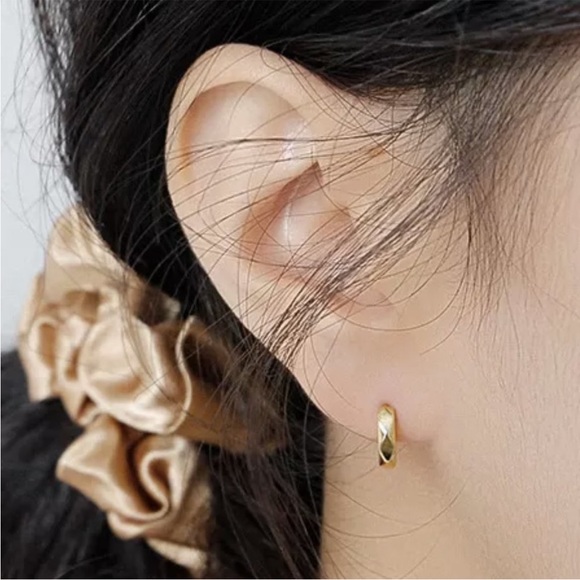 Geometry 18K Gold Layered Silver Huggie Hoop Earrings S925 - Picture 2 of 9